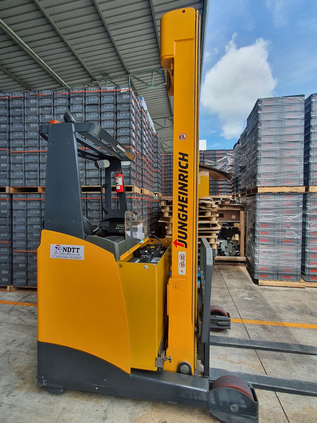 ติดตั้งแบตเตอรี่ลิเธียม Reach Truck Jungheinrich